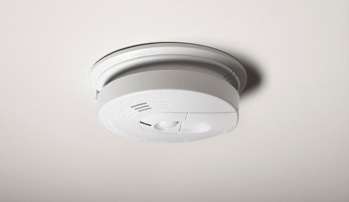 Ceiling mounted carbon monoxide detector